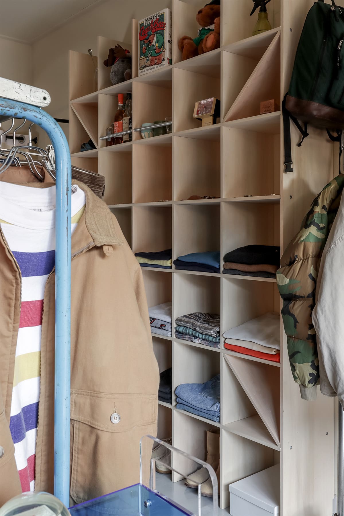 ヴィンテージショップ「kiven」様の店舗什器 - Shelf 壁一面の本棚 - マルゲリータお客様事例