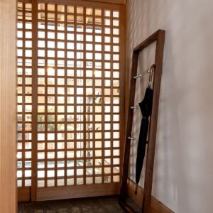 木造平屋住宅の玄関に - Cavalletto アンブレララック - マルゲリータお客様事例