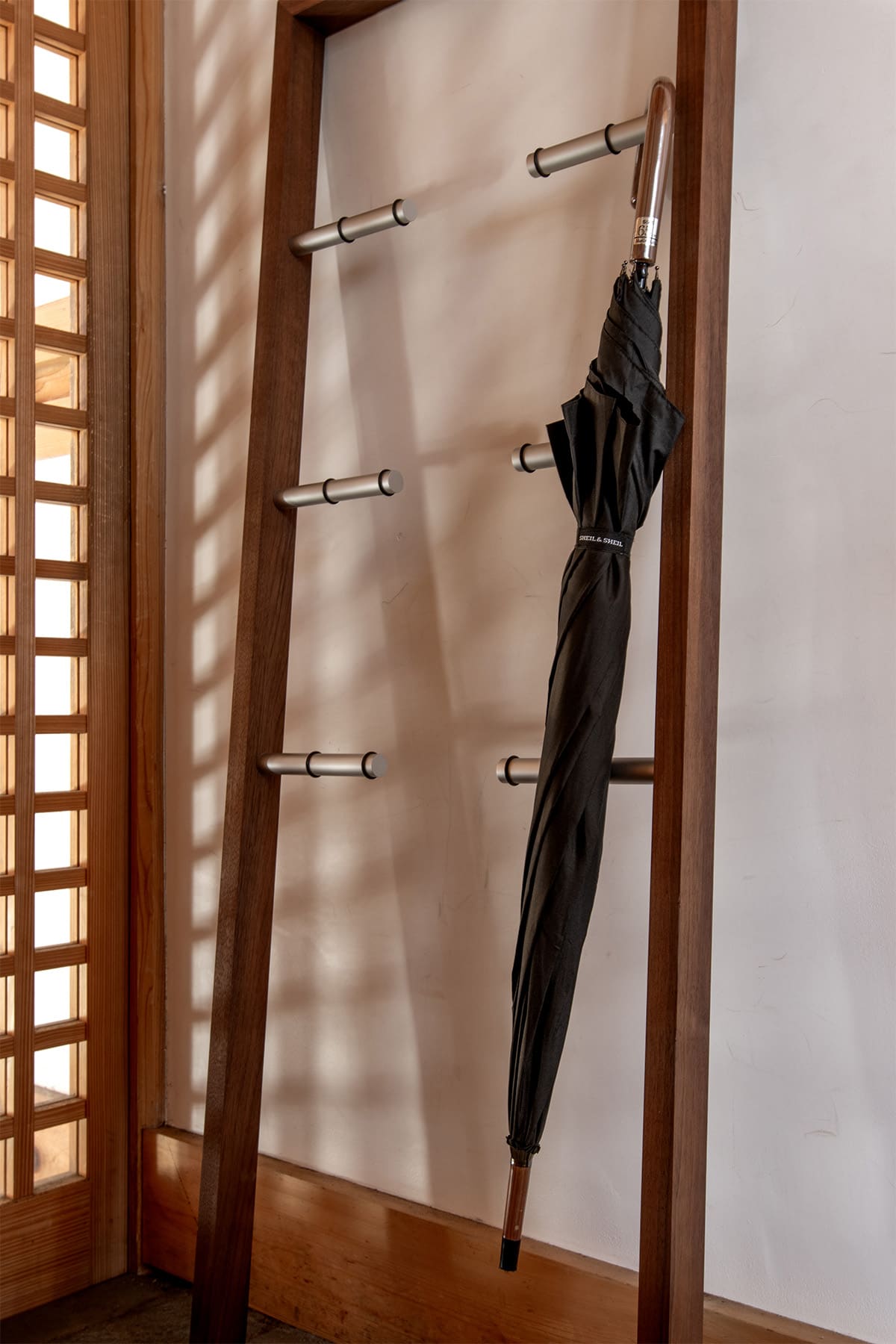 木造平屋住宅の玄関に - Cavalletto アンブレララック - マルゲリータお客様事例
