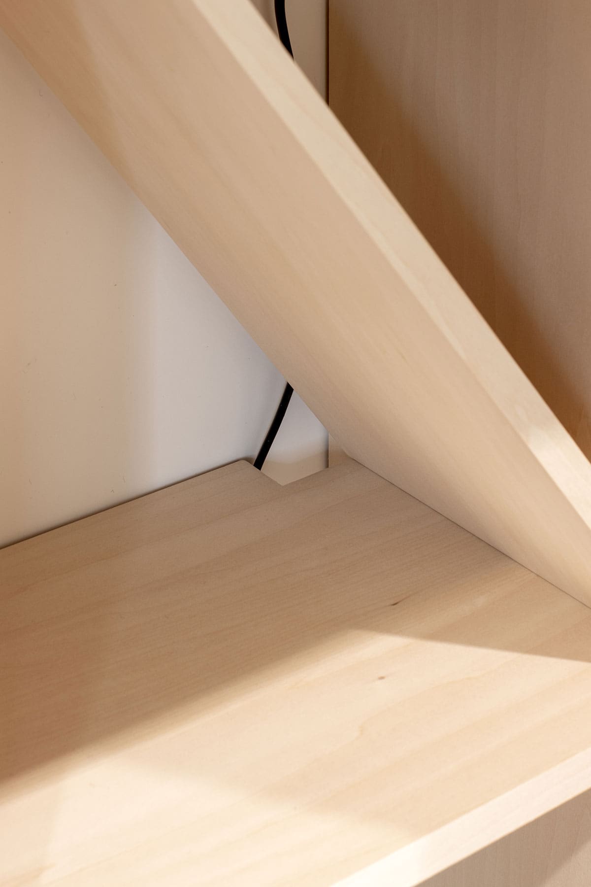 シェア&レンタルオフィス MICAN 様 - Shelf カウンター付き本棚・壁一面の本棚 奥行250mm - マルゲリータお客様事例