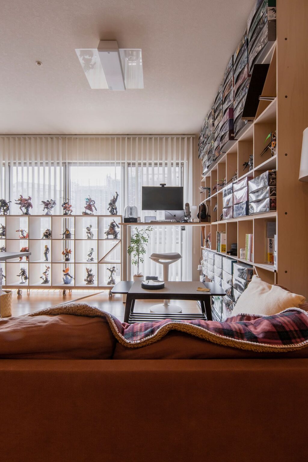 壁に収納をつくる費用は? 造作・既製品の比較や賃貸でも穴をあけない方法をご紹介