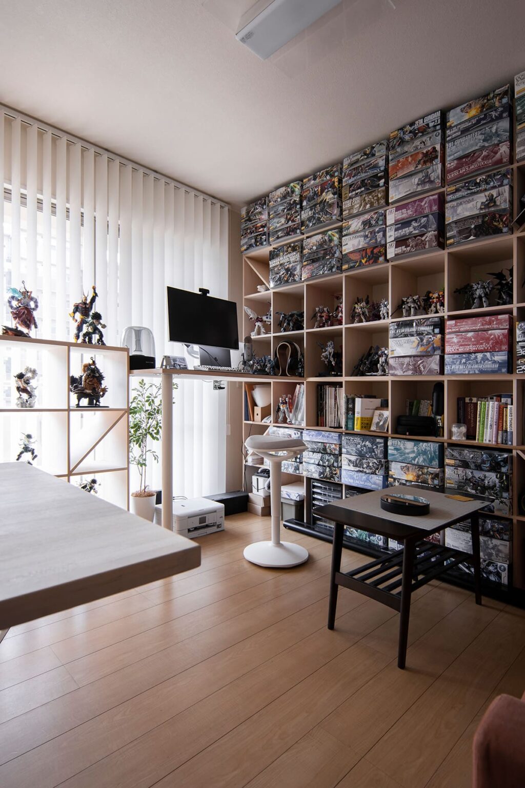 壁に収納をつくる費用は? 造作・既製品の比較や賃貸でも穴をあけない方法をご紹介