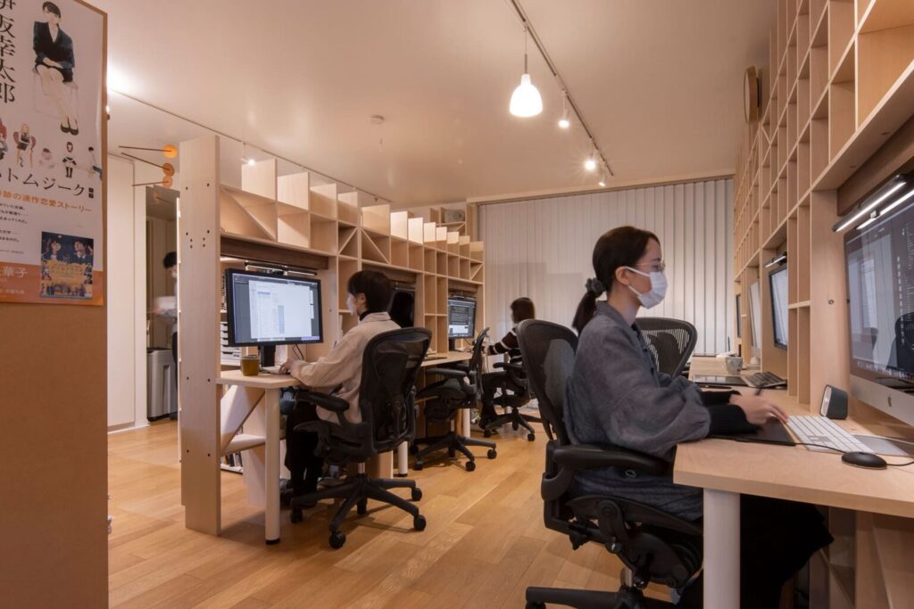 ビジネス書・コミック本などの収納アイデア 大量の本を綺麗に収納する本棚の事例を紹介