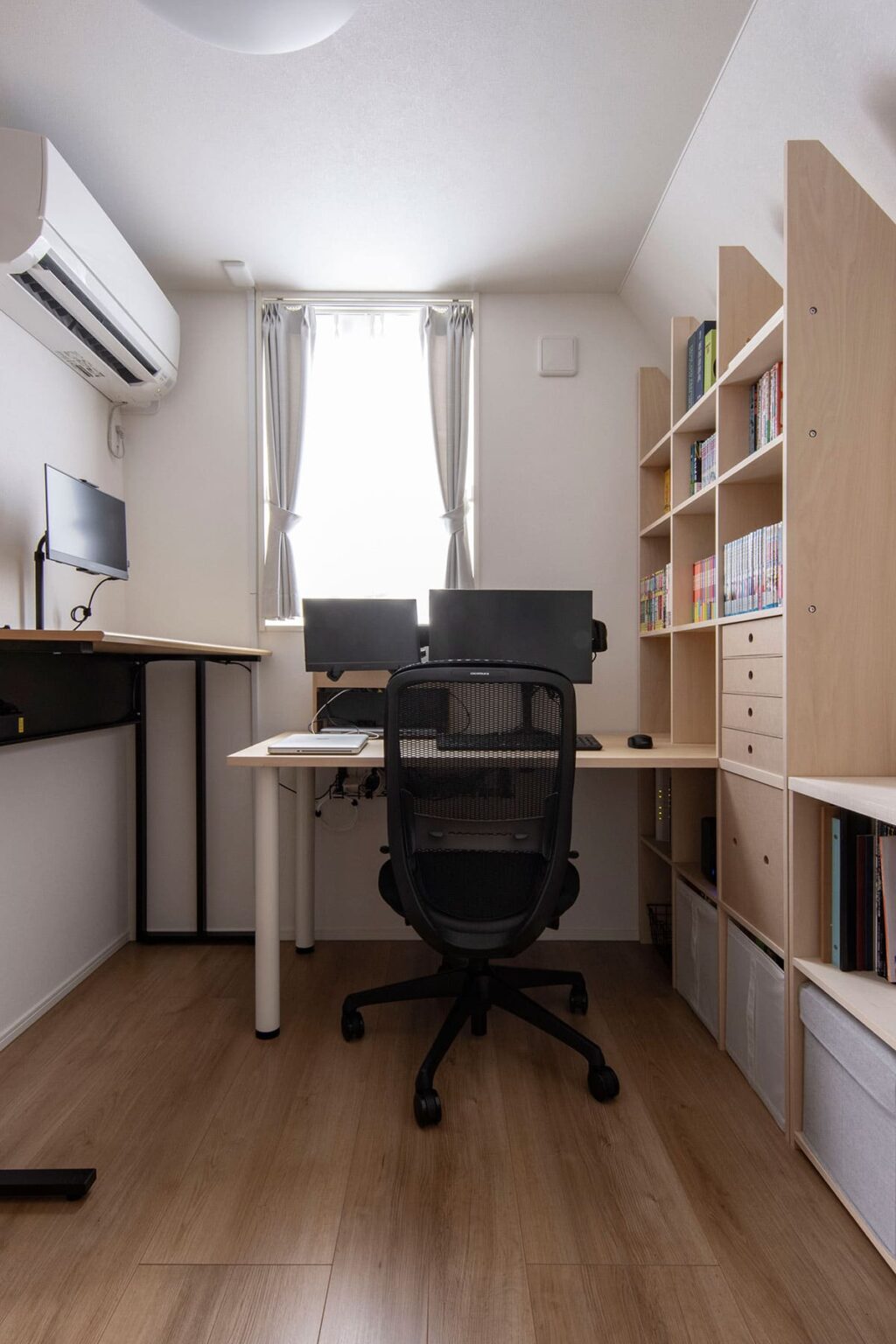 ビジネス書・コミック本などの収納アイデア 大量の本を綺麗に収納する本棚の事例を紹介