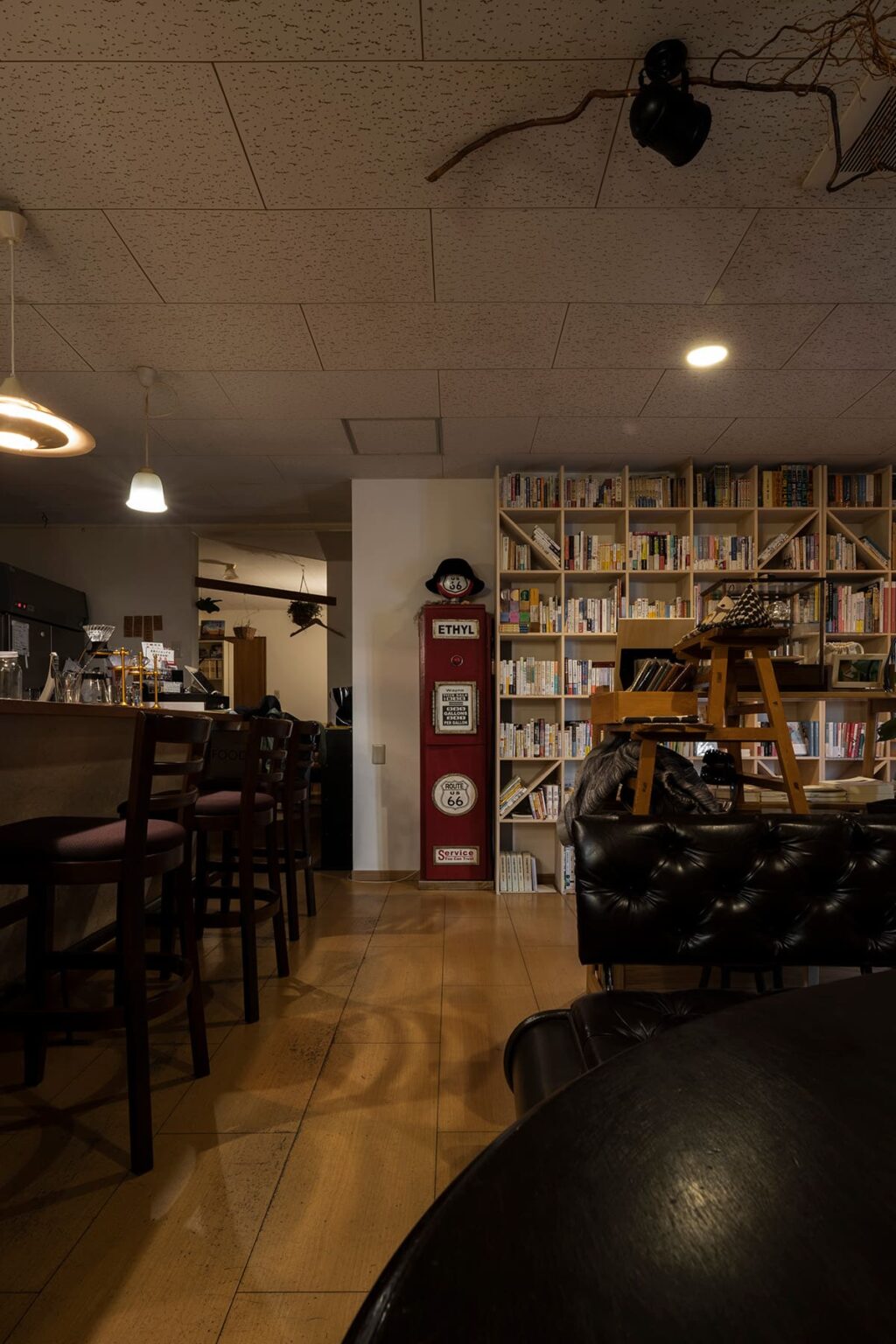 ビジネス書・コミック本などの収納アイデア 大量の本を綺麗に収納する本棚の事例を紹介