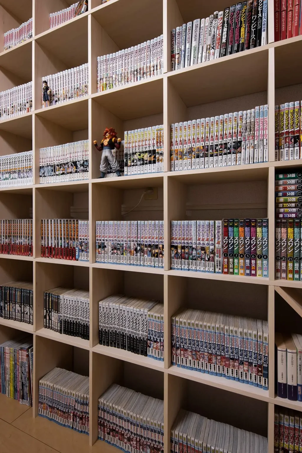 ビジネス書・コミック本などの収納アイデア 大量の本を綺麗に収納する本棚の事例を紹介