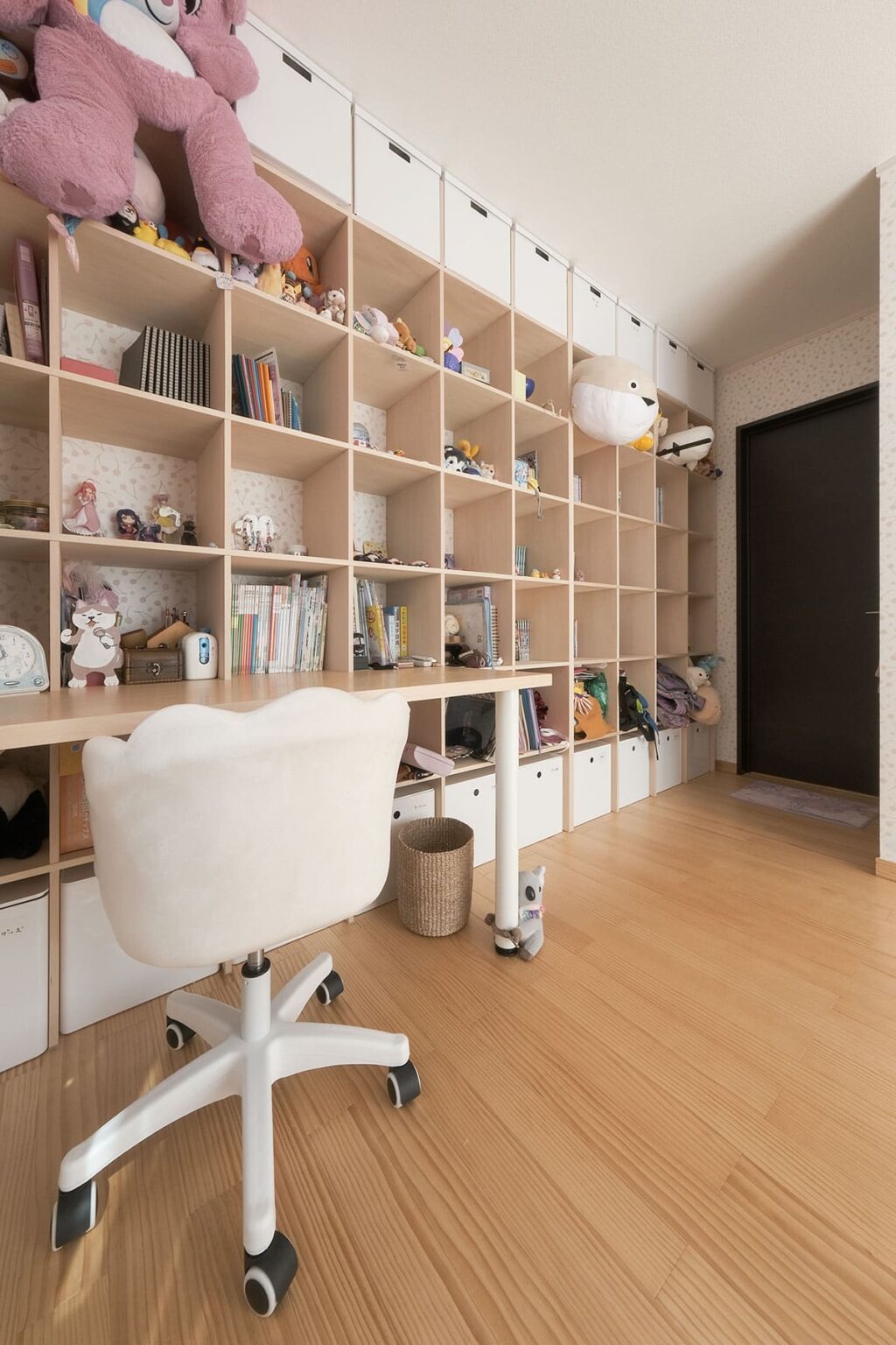 壁に収納をつくる費用は? 造作・既製品の比較や賃貸でも穴をあけない方法をご紹介