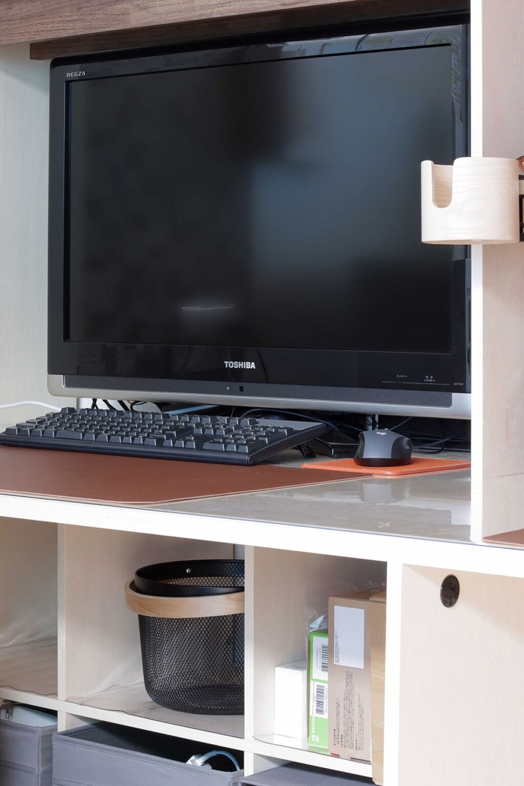 机の上の収納アイデア10選 卓上ラック・小物の収納・デスクと収納一体家具の事例を紹介