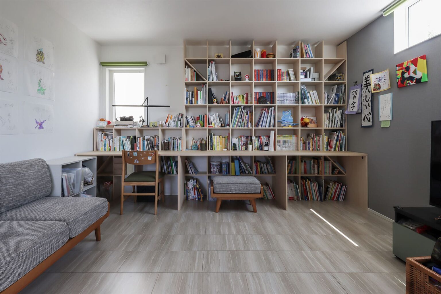 図書館みたいな部屋の実例 8選 本や本棚に囲まれる暮らしの事例を紹介