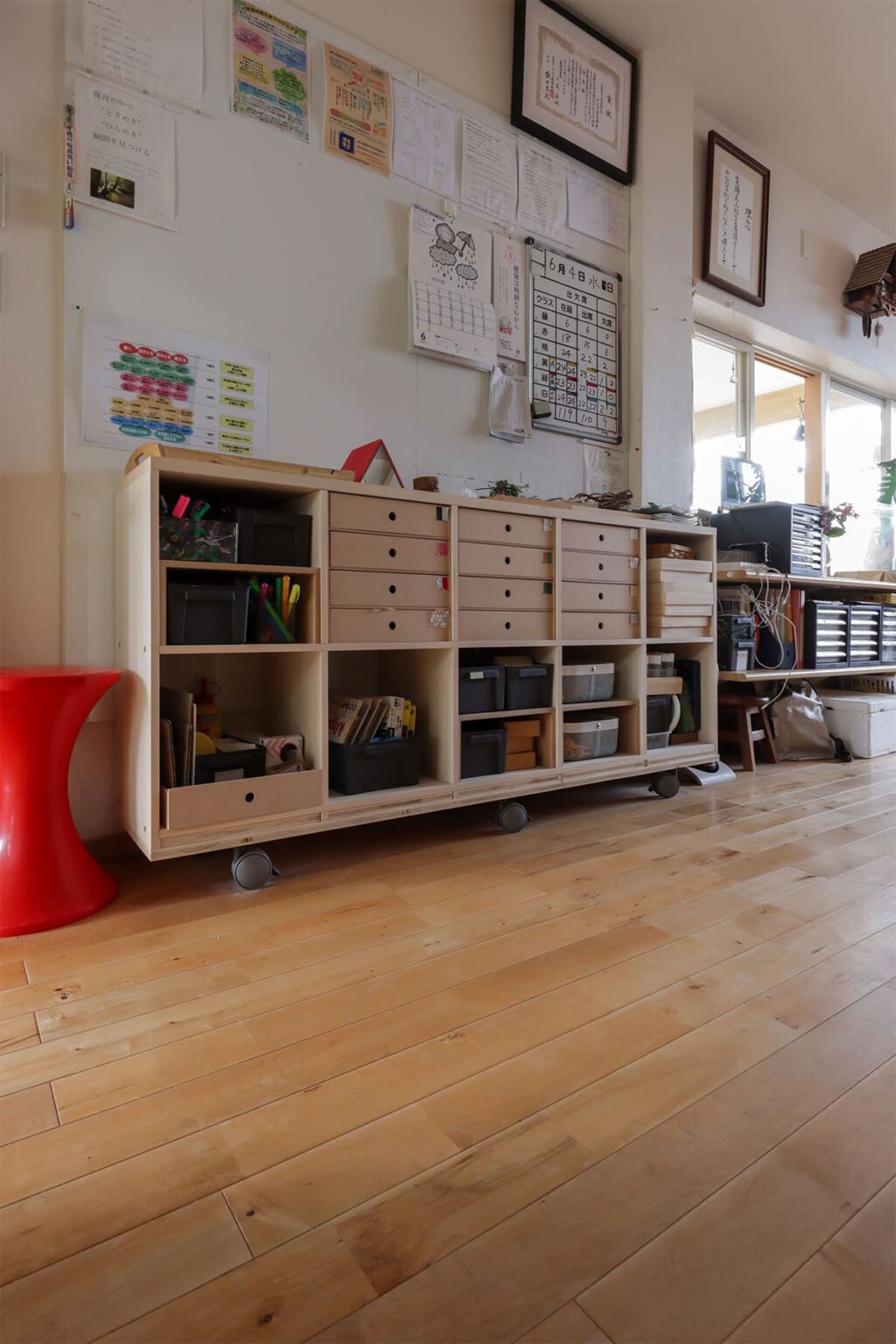 壁に収納をつくる費用は? 造作・既製品の比較や賃貸でも穴をあけない方法をご紹介