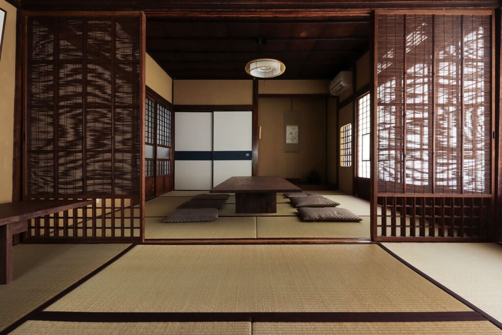 引っ越ししやすい家具とは？転勤族や移転が多い方の収納・本棚・デスクの選び方の事例を紹介