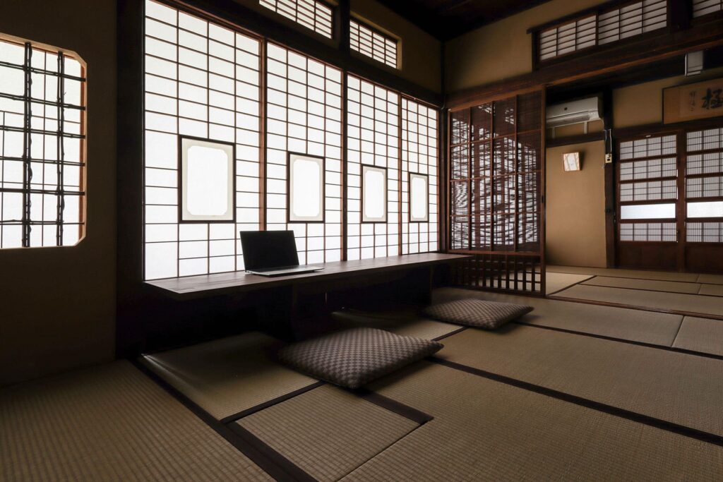 引っ越ししやすい家具とは？転勤族や移転が多い方の収納・本棚・デスクの選び方の事例を紹介