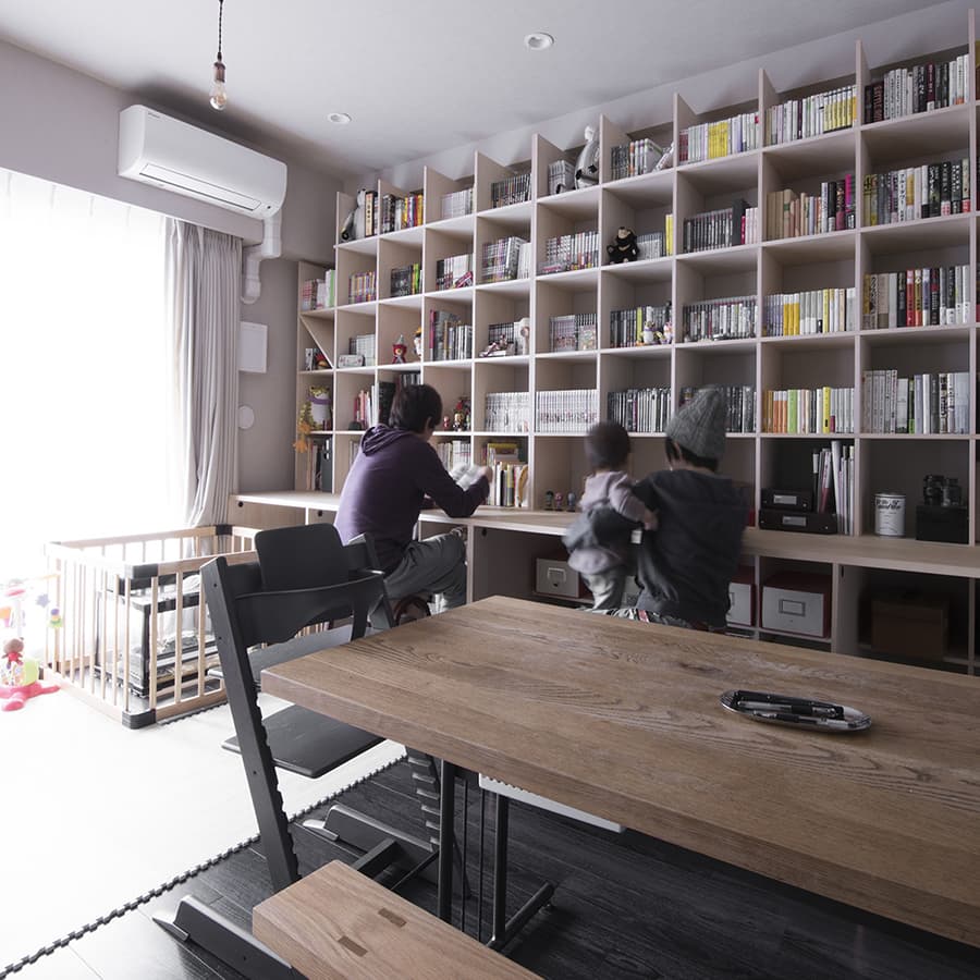 机の上の収納アイデア10選 卓上ラック・小物の収納・デスクと収納一体家具の事例を紹介