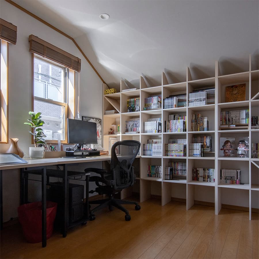 机の上の収納アイデア10選 卓上ラック・小物の収納・デスクと収納一体家具の事例を紹介