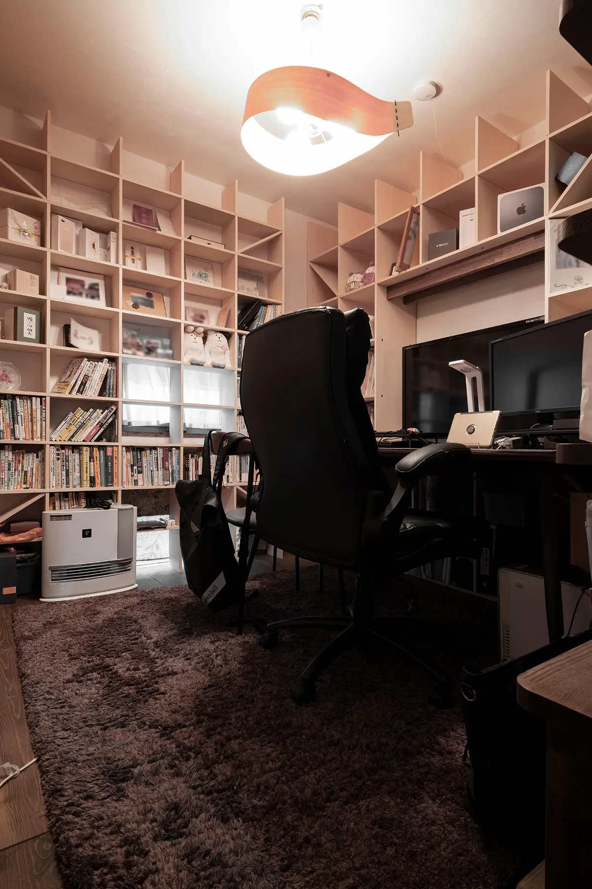 図書館みたいな部屋の実例 8選 本や本棚に囲まれる暮らしの事例を紹介