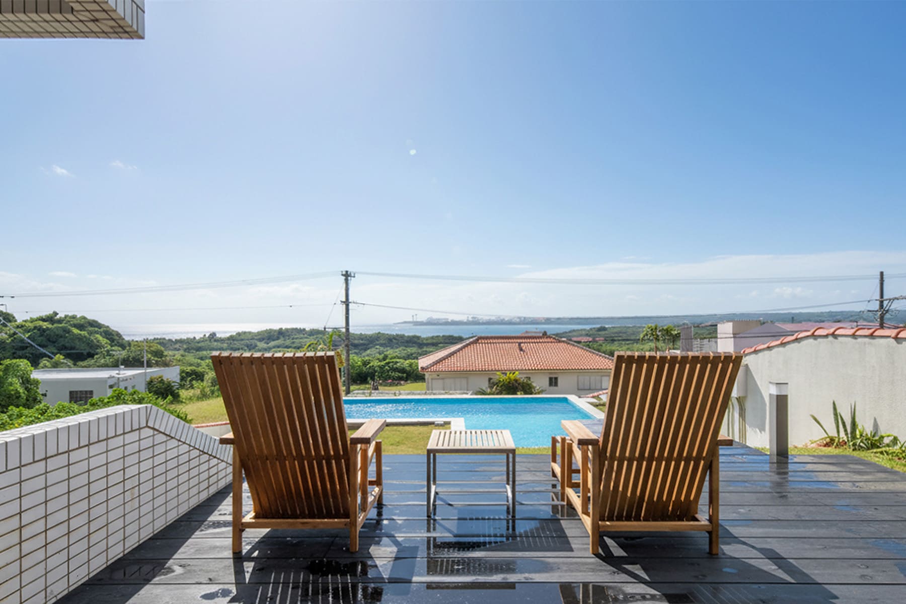 石垣島の民泊プールサイドに - EXA アウトドアファニチャー - マルゲリータお客様事例