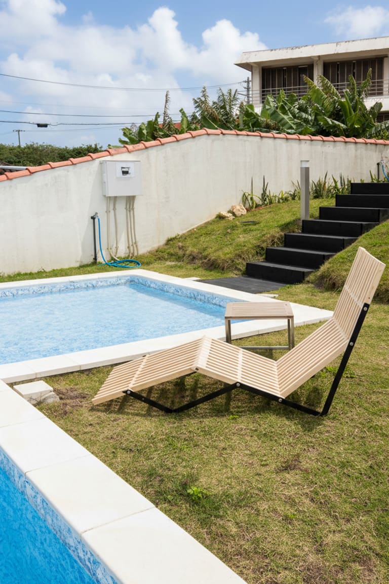 石垣島の民泊プールサイドに - EXA アウトドアファニチャー - マルゲリータお客様事例