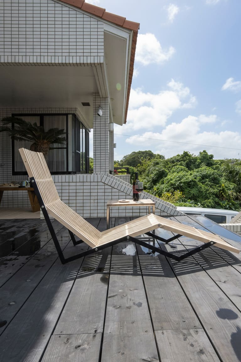 石垣島の民泊プールサイドに - EXA アウトドアファニチャー - マルゲリータお客様事例