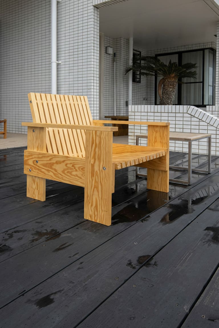 石垣島の民泊プールサイドに - EXA アウトドアファニチャー - マルゲリータお客様事例