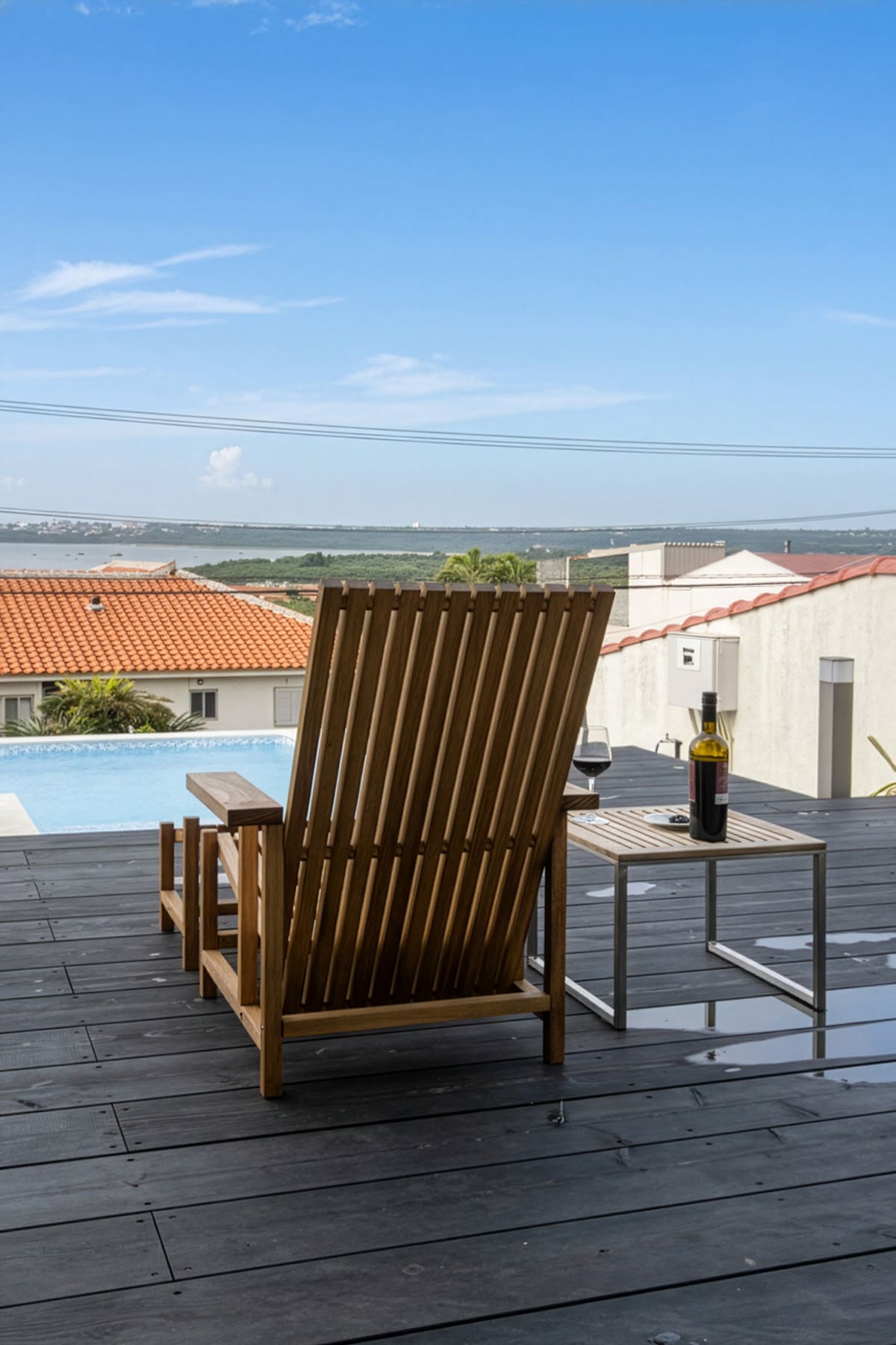 石垣島の民泊プールサイドに - EXA アウトドアファニチャー - マルゲリータお客様事例