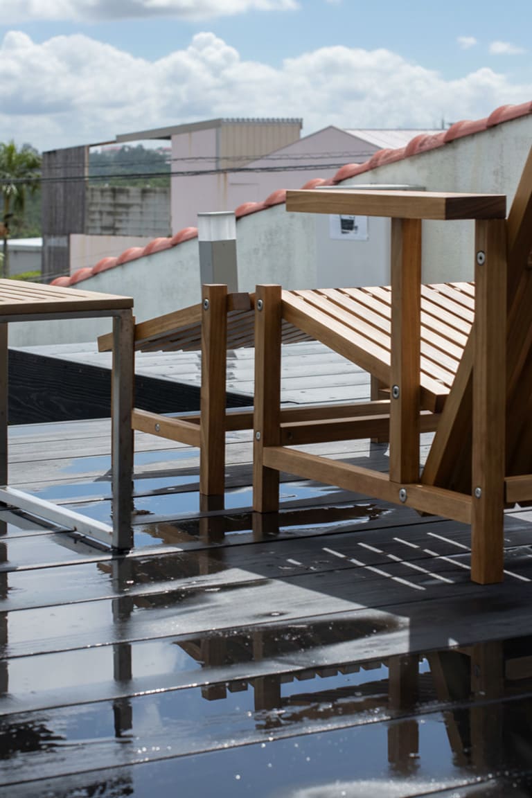 石垣島の民泊プールサイドに - EXA アウトドアファニチャー - マルゲリータお客様事例