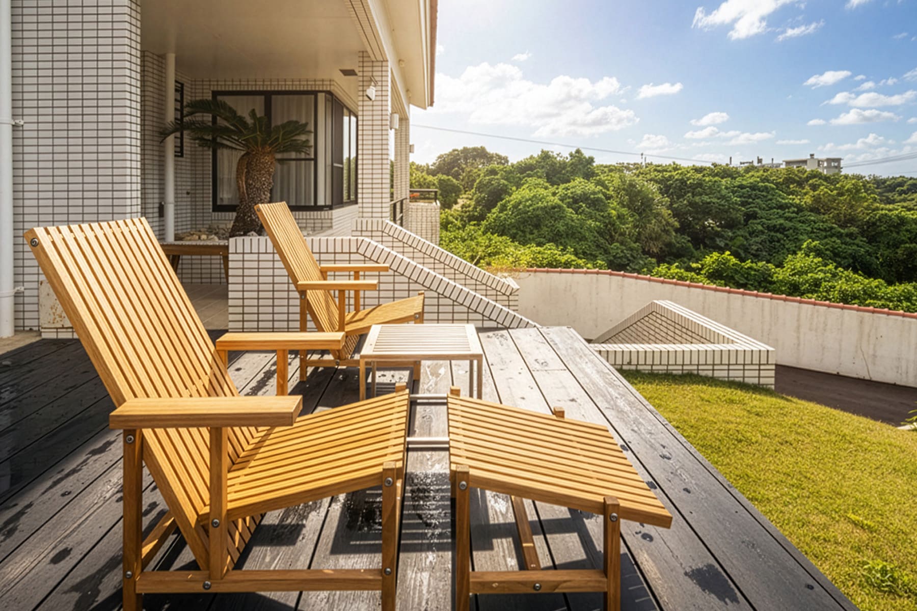 石垣島の民泊プールサイドに - EXA アウトドアファニチャー - マルゲリータお客様事例