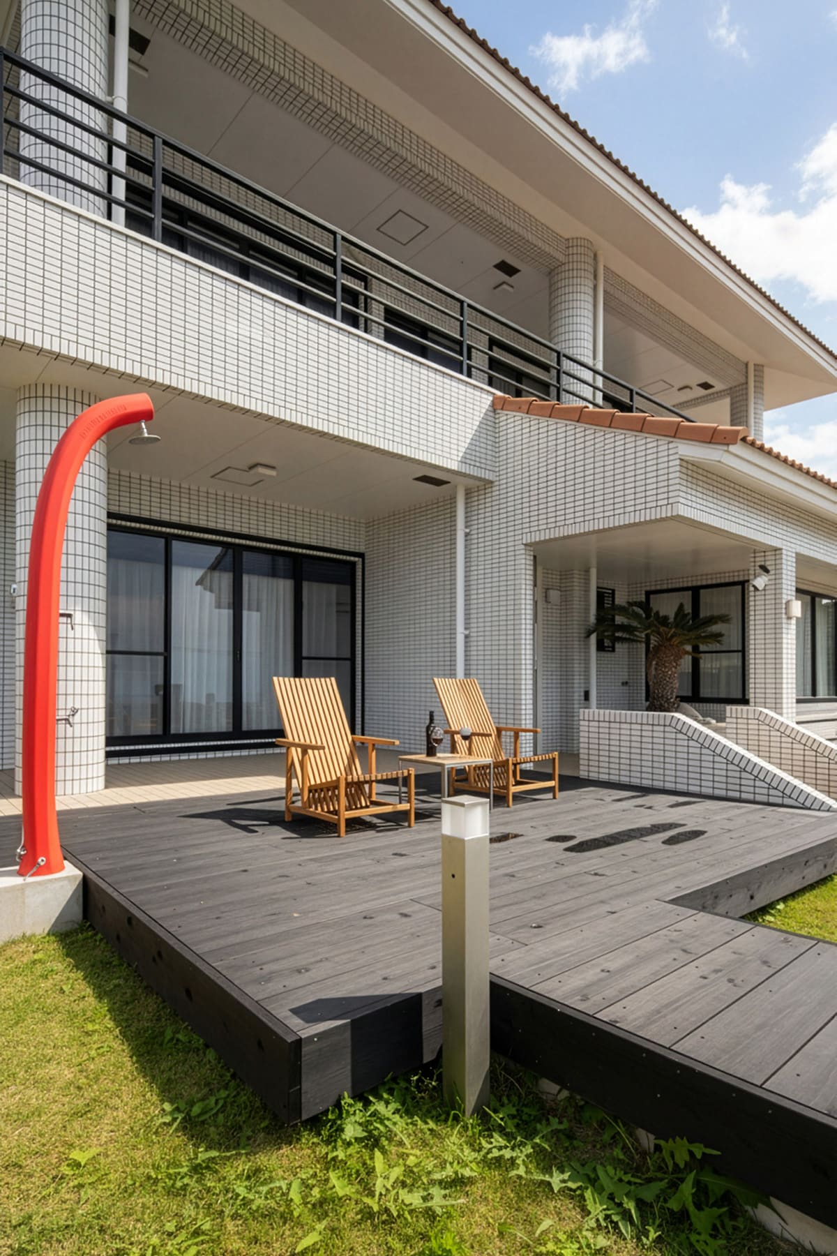 石垣島の民泊プールサイドに - EXA アウトドアファニチャー - マルゲリータお客様事例