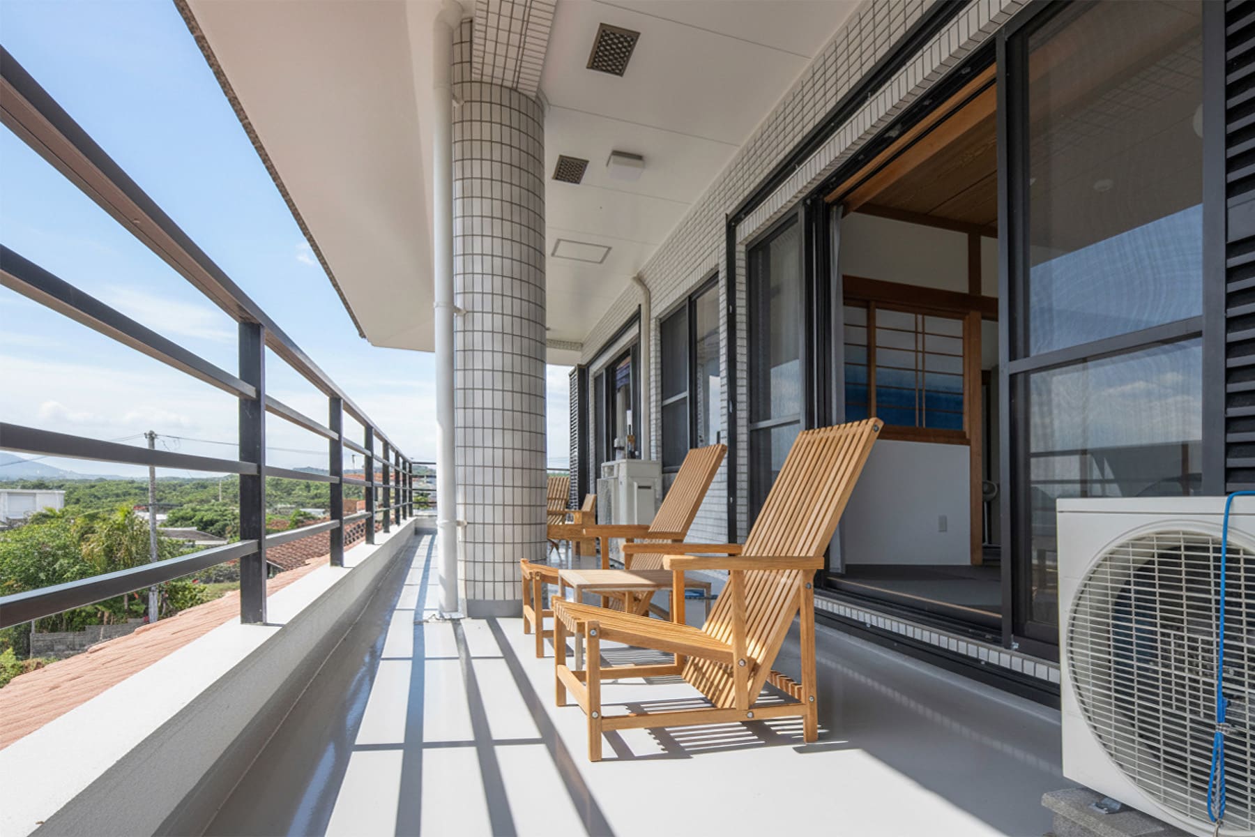 石垣島民泊のバルコニーに - EXA アウトドアファニチャー - マルゲリータお客様事例