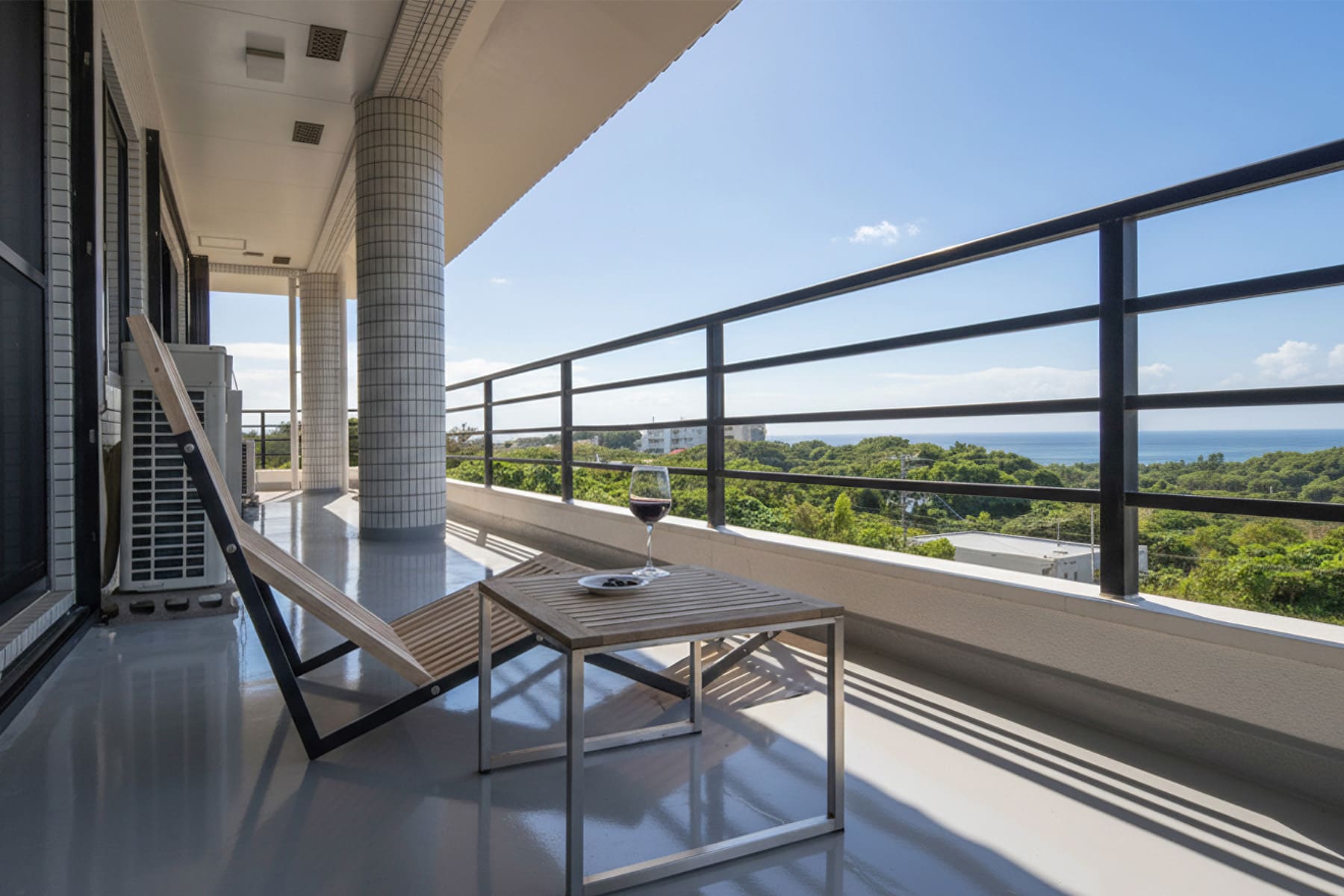 石垣島民泊のバルコニーに - EXA アウトドアファニチャー - マルゲリータお客様事例