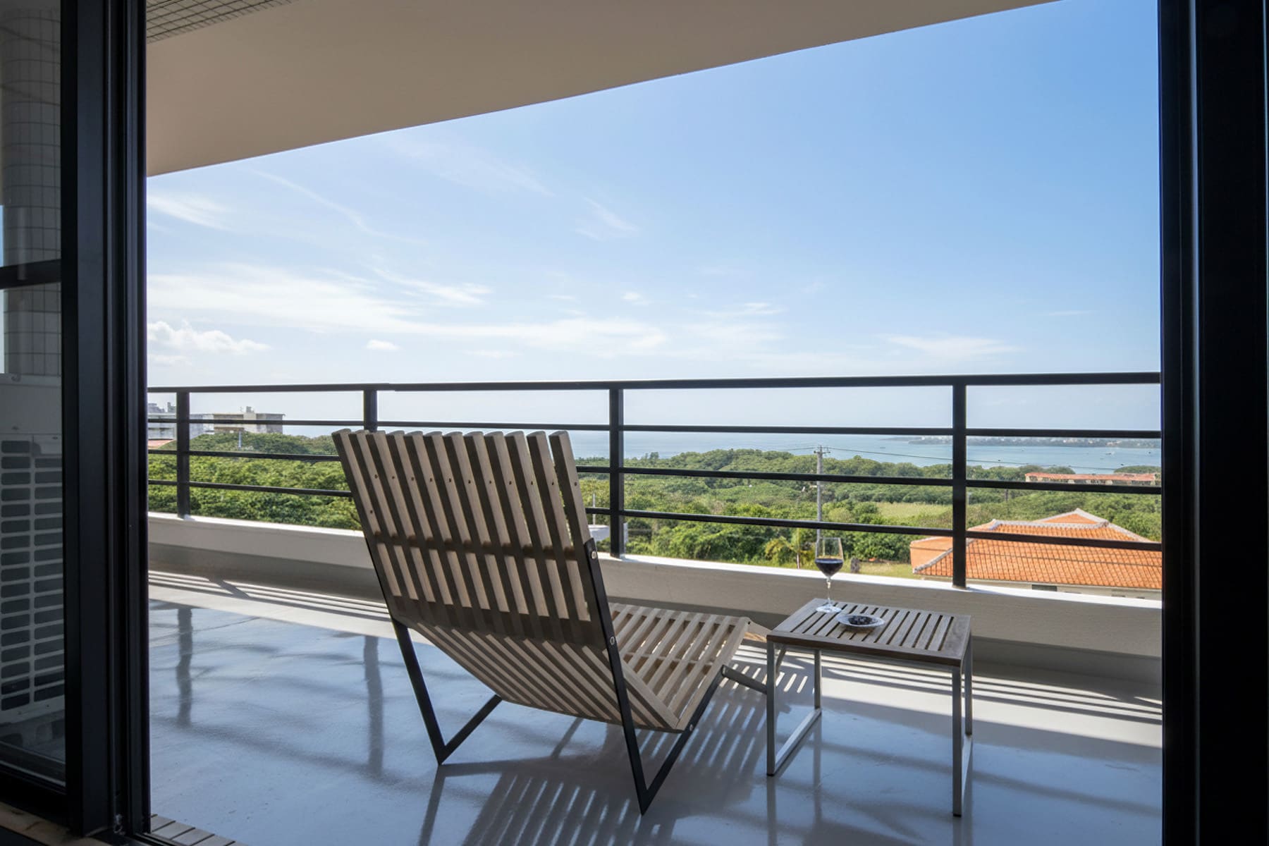 石垣島民泊のバルコニーに - EXA アウトドアファニチャー - マルゲリータお客様事例