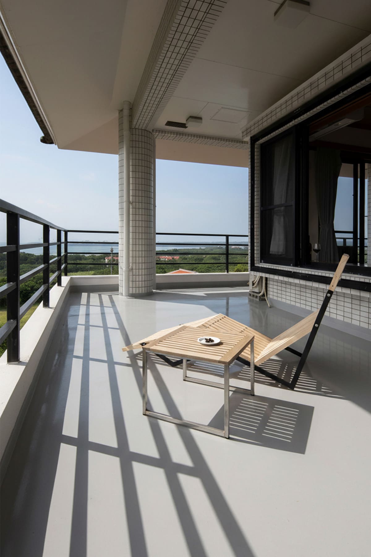 石垣島民泊のバルコニーに - EXA アウトドアファニチャー - マルゲリータお客様事例