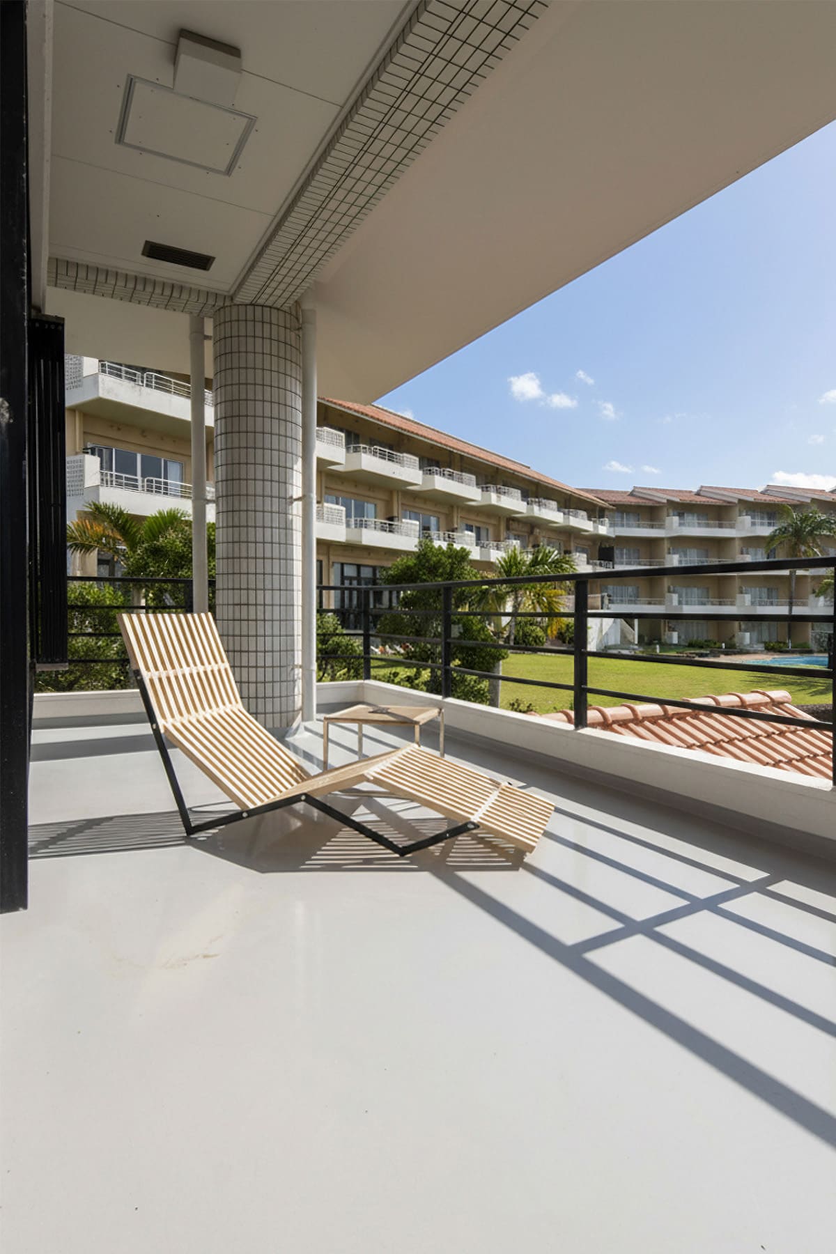 石垣島民泊のバルコニーに - EXA アウトドアファニチャー - マルゲリータお客様事例