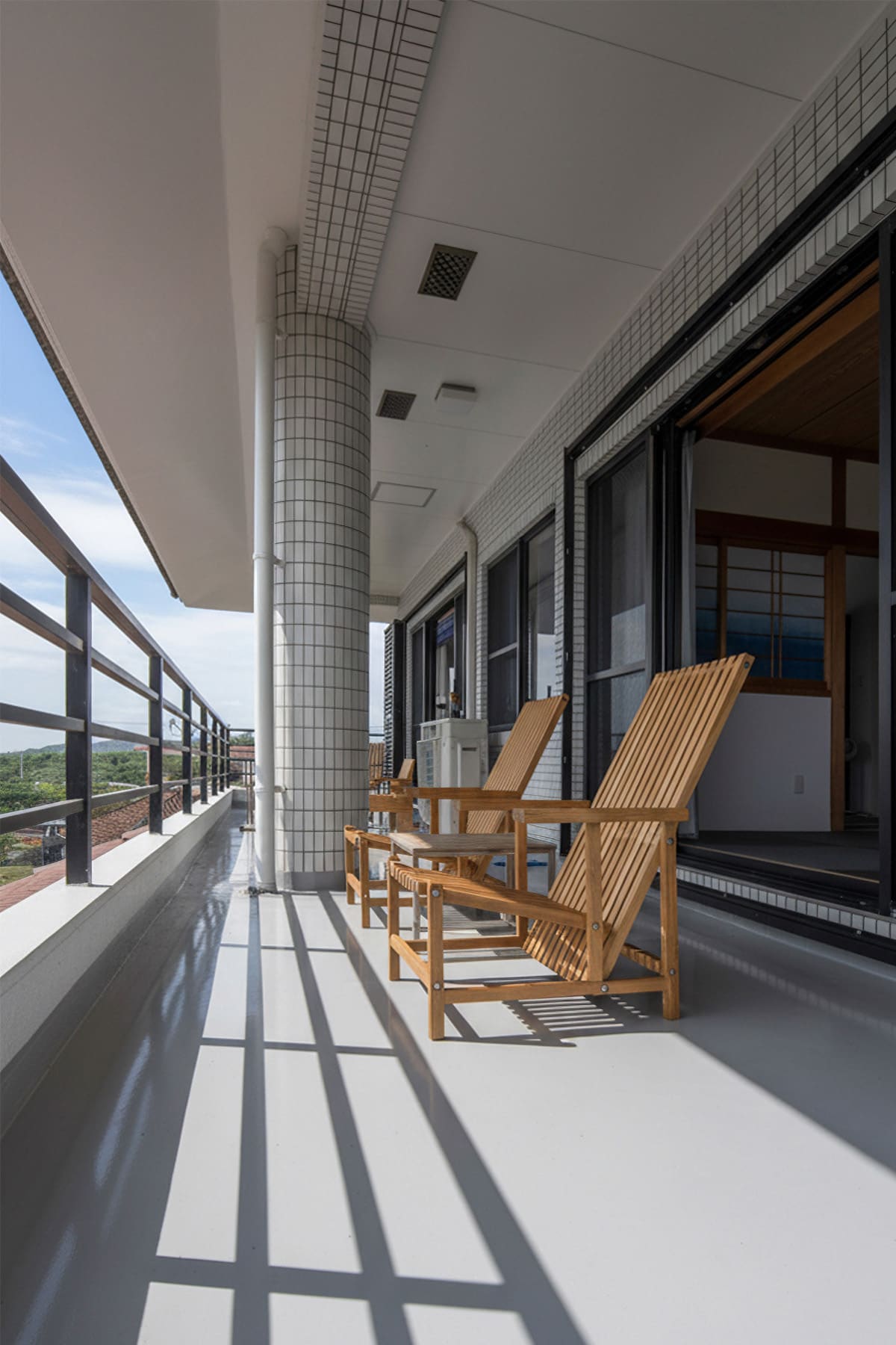 石垣島民泊のバルコニーに - EXA アウトドアファニチャー - マルゲリータお客様事例