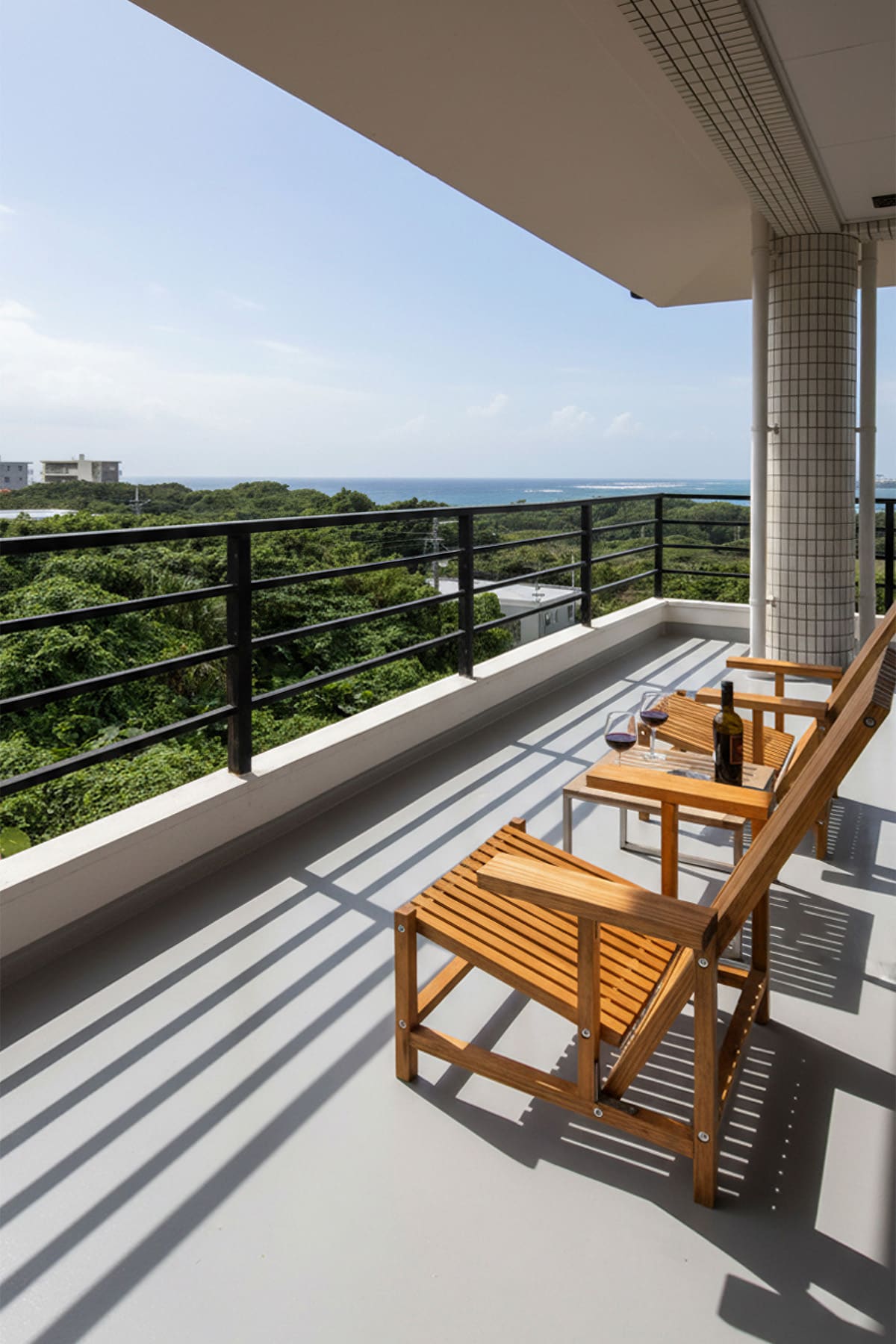 石垣島民泊のバルコニーに - EXA アウトドアファニチャー - マルゲリータお客様事例