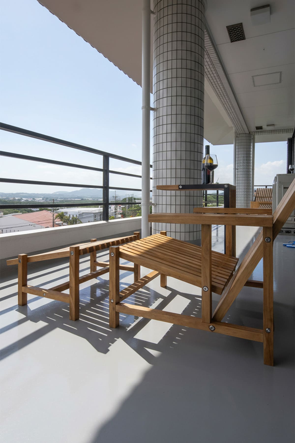 石垣島民泊のバルコニーに - EXA アウトドアファニチャー - マルゲリータお客様事例