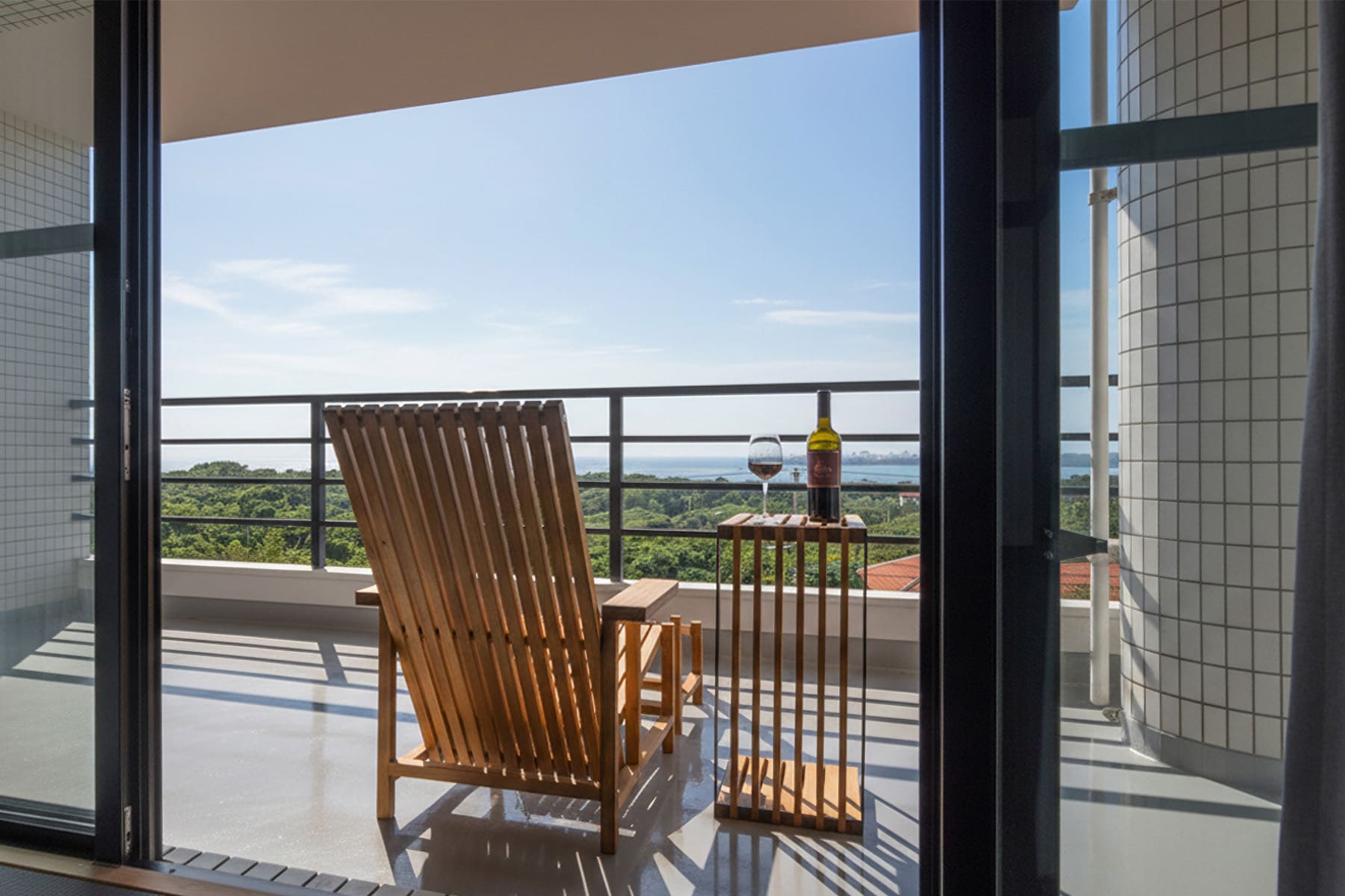 石垣島民泊のバルコニーに - EXA アウトドアファニチャー - マルゲリータお客様事例