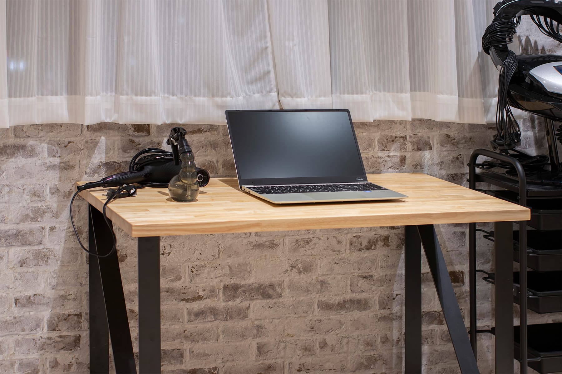 美容室「Sally 大森」様の店内に