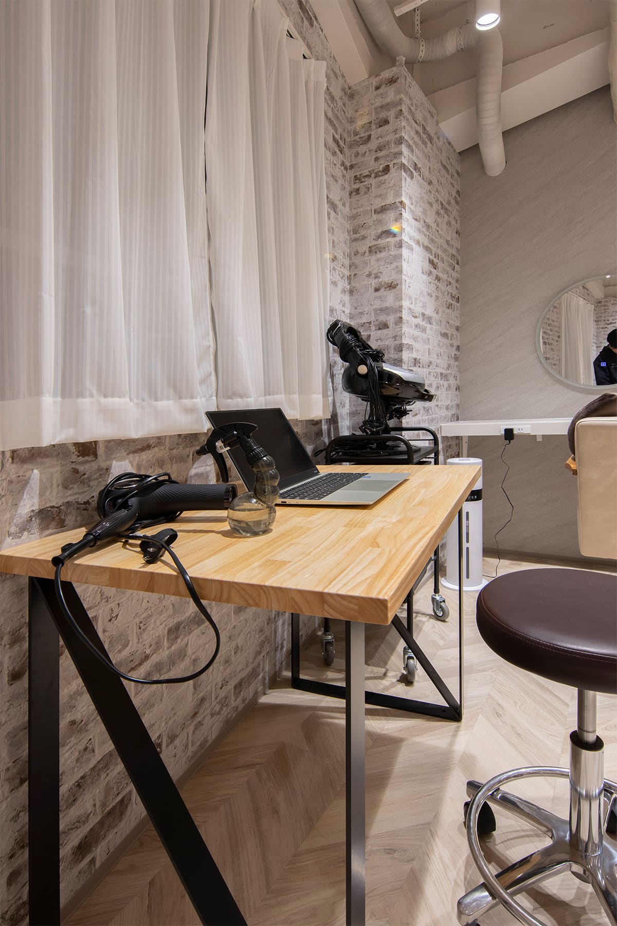 美容室「Sally 大森」様の店内に