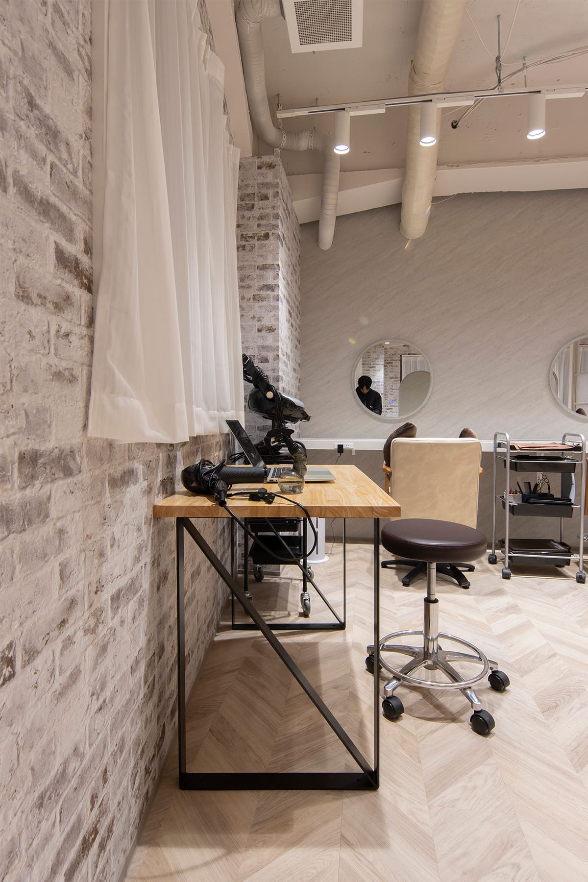 美容室「Sally 大森」様の店内に