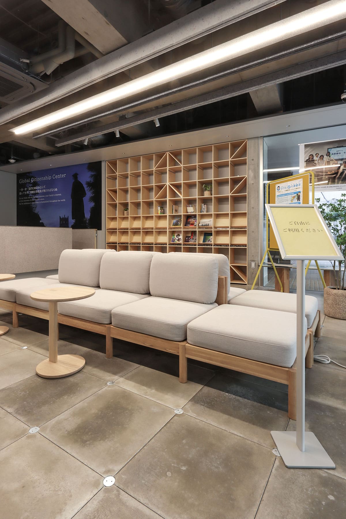 早稲田大学・早稲田キャンパス27号館 - Shelf 壁一面の本棚 奥行350mm - マルゲリータお客様事例