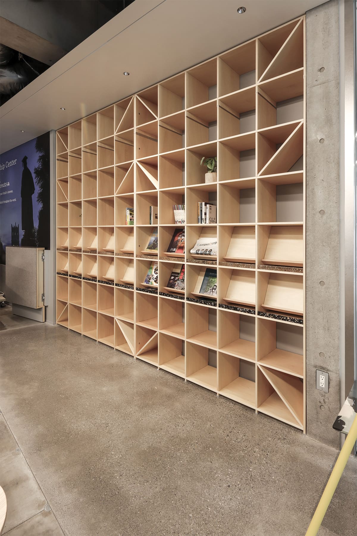 早稲田大学・早稲田キャンパス27号館 - Shelf 壁一面の本棚 奥行350mm - マルゲリータお客様事例
