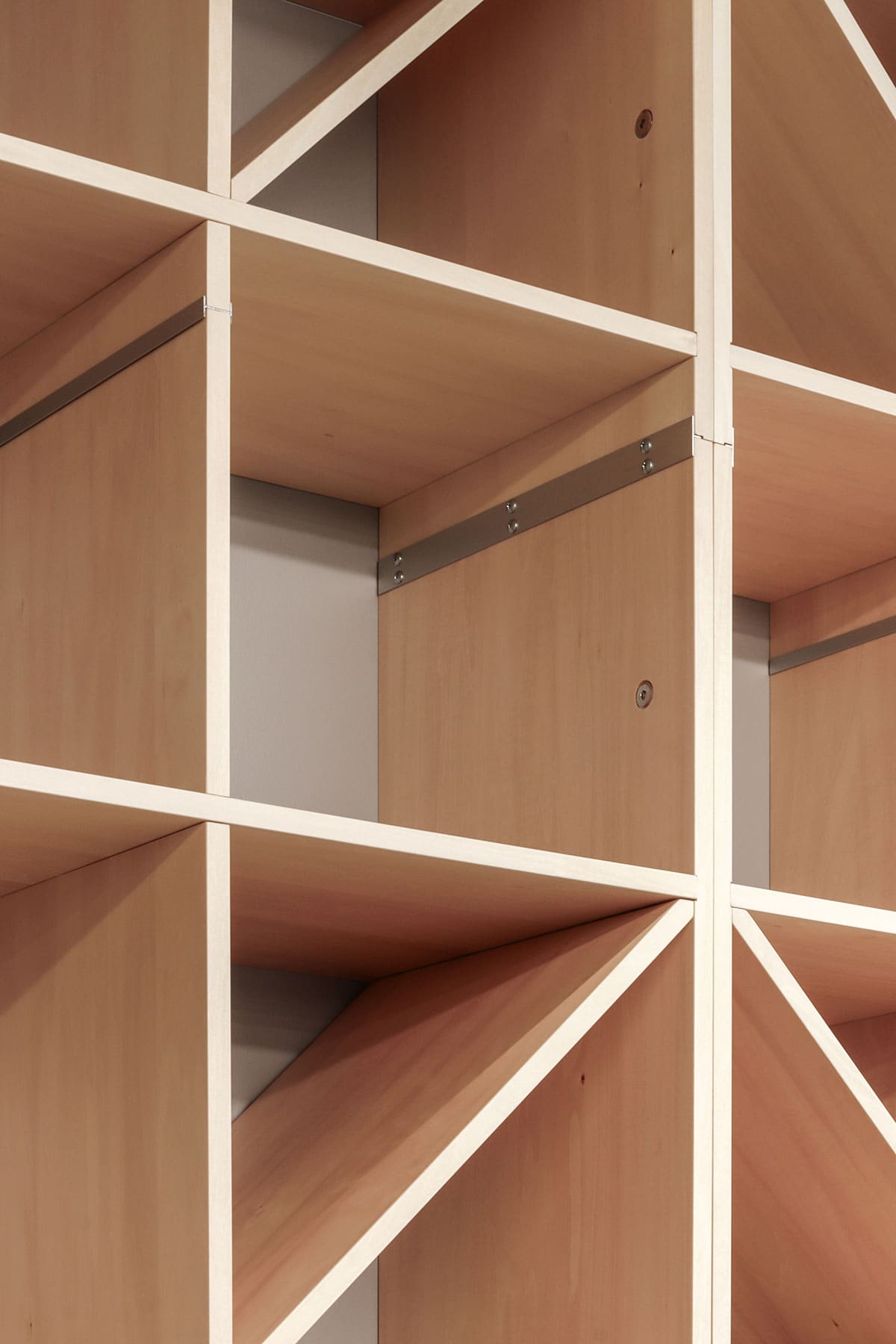 早稲田大学・早稲田キャンパス27号館 - Shelf 壁一面の本棚 奥行350mm - マルゲリータお客様事例
