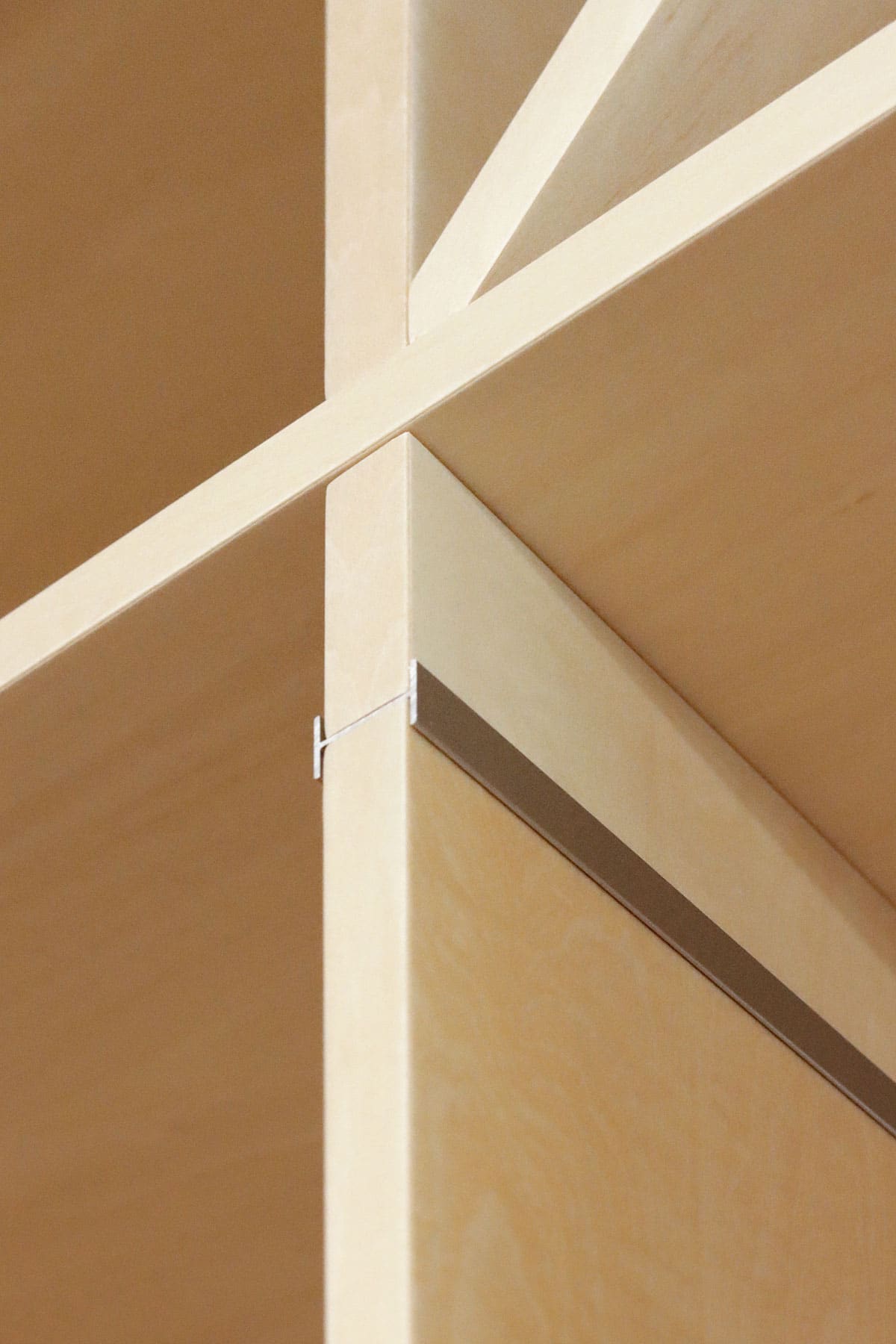 早稲田大学・早稲田キャンパス27号館 - Shelf 壁一面の本棚 奥行350mm - マルゲリータお客様事例
