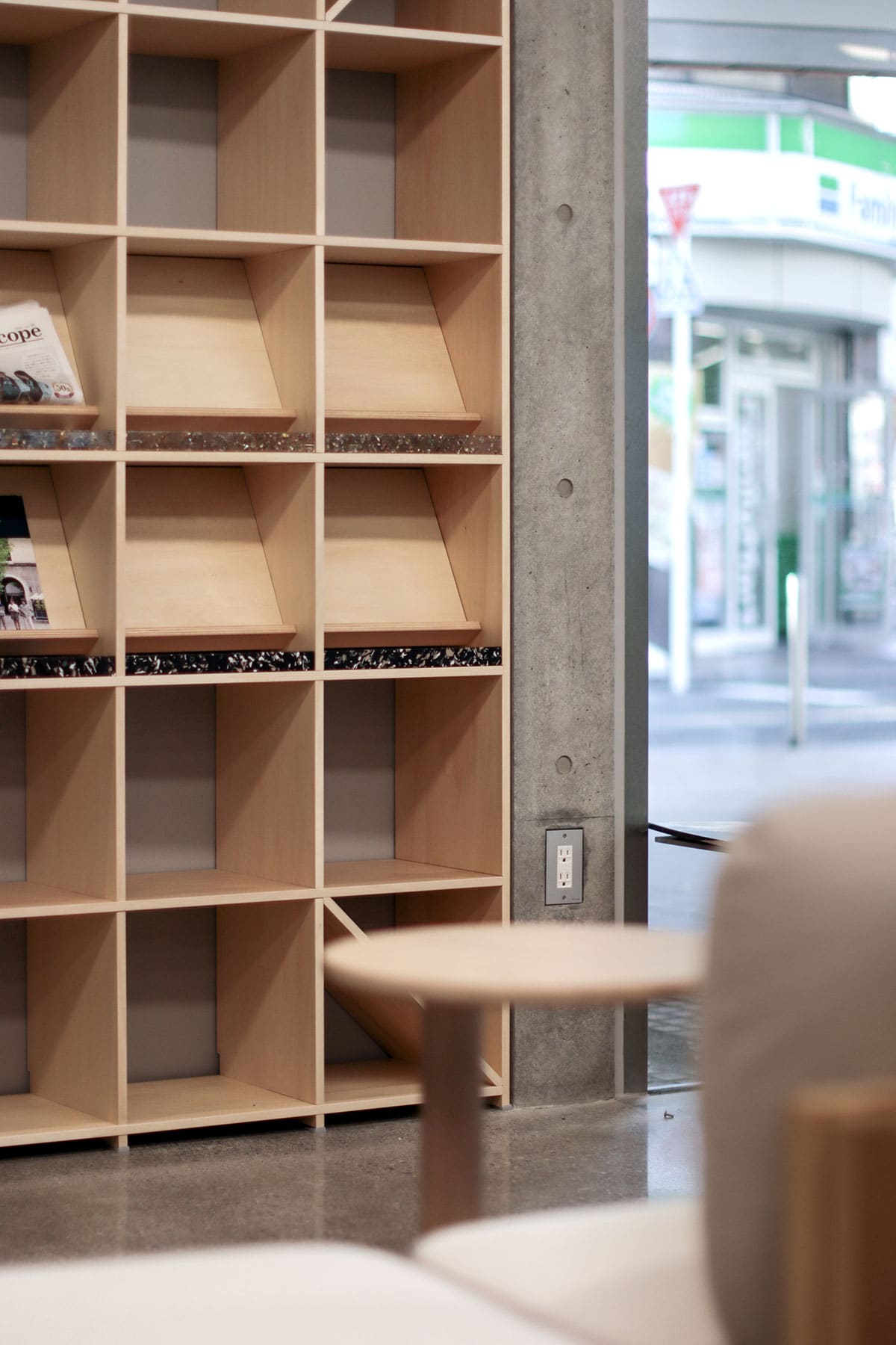 早稲田大学・早稲田キャンパス27号館 - Shelf 壁一面の本棚 奥行350mm - マルゲリータお客様事例