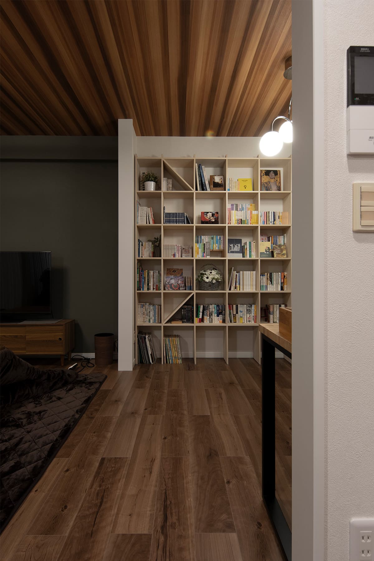 書斎コーナーの本棚 - Shelf 壁一面の本棚 奥行250mm - マルゲリータお客様事例