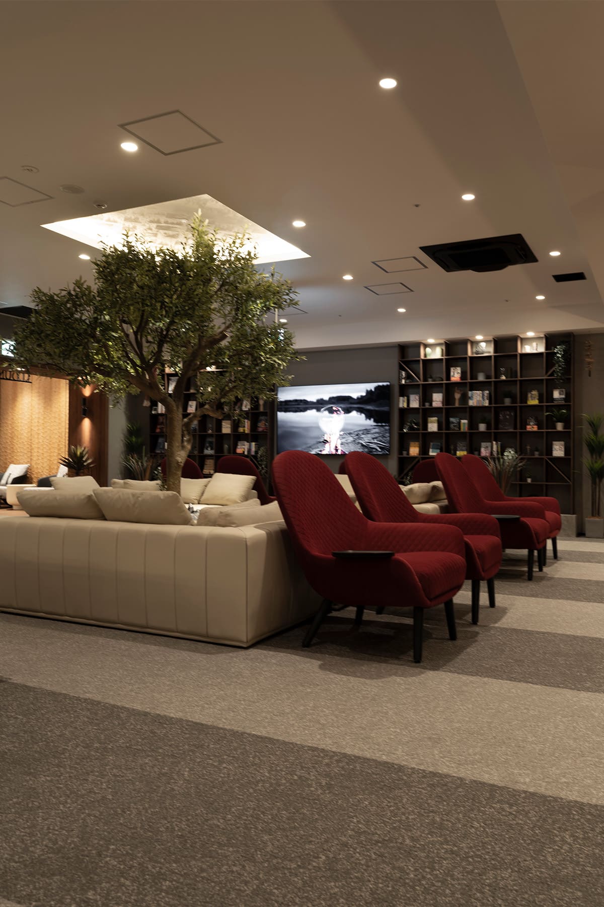 かのほてる＆CABIN 千葉蘇我 - Shelf 壁一面の本棚 奥行250mm - マルゲリータお客様事例