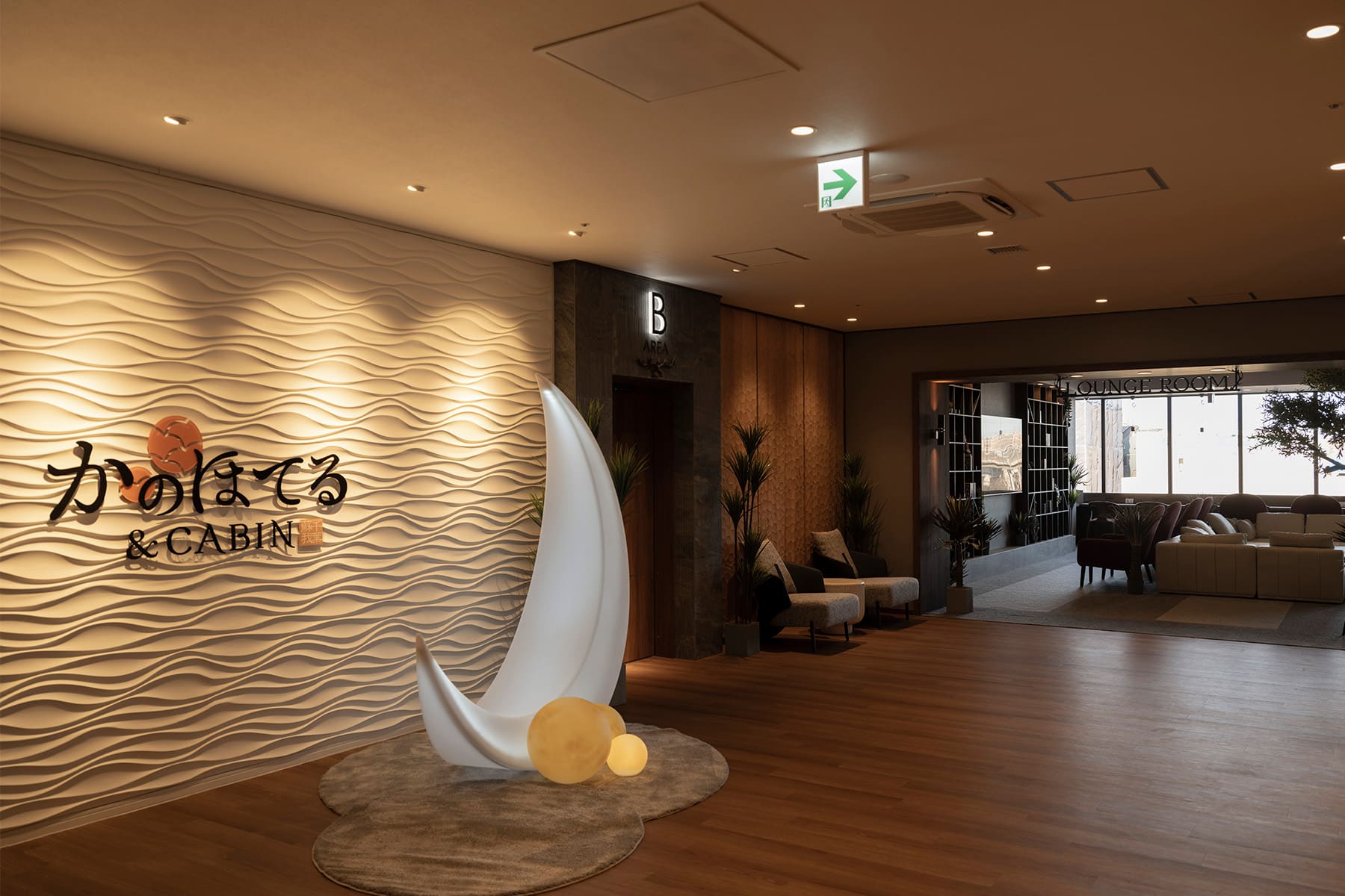 かのほてる＆CABIN 千葉蘇我 - Shelf 壁一面の本棚 奥行250mm - マルゲリータお客様事例