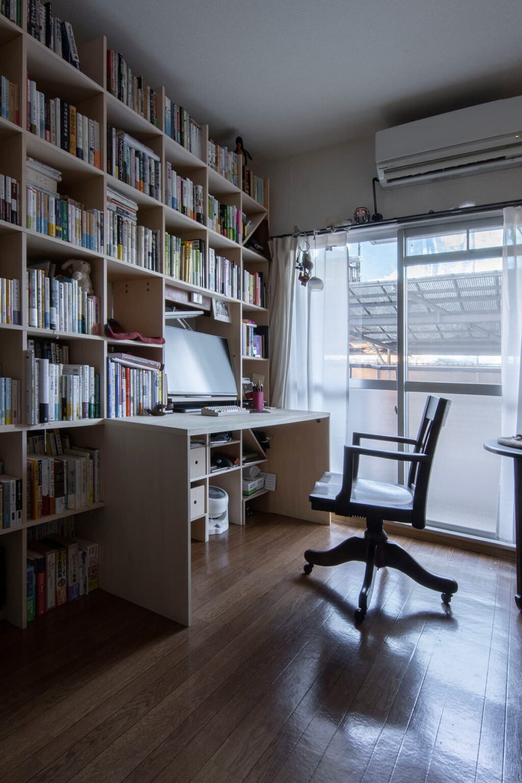 コンパクトでおしゃれな学習机 シンプルでリビングにも合う長く使える机とは