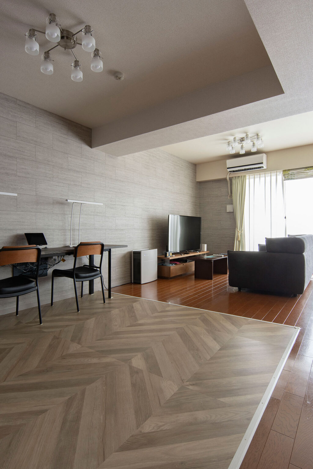 コンパクトでおしゃれな学習机 シンプルでリビングにも合う長く使える机とは