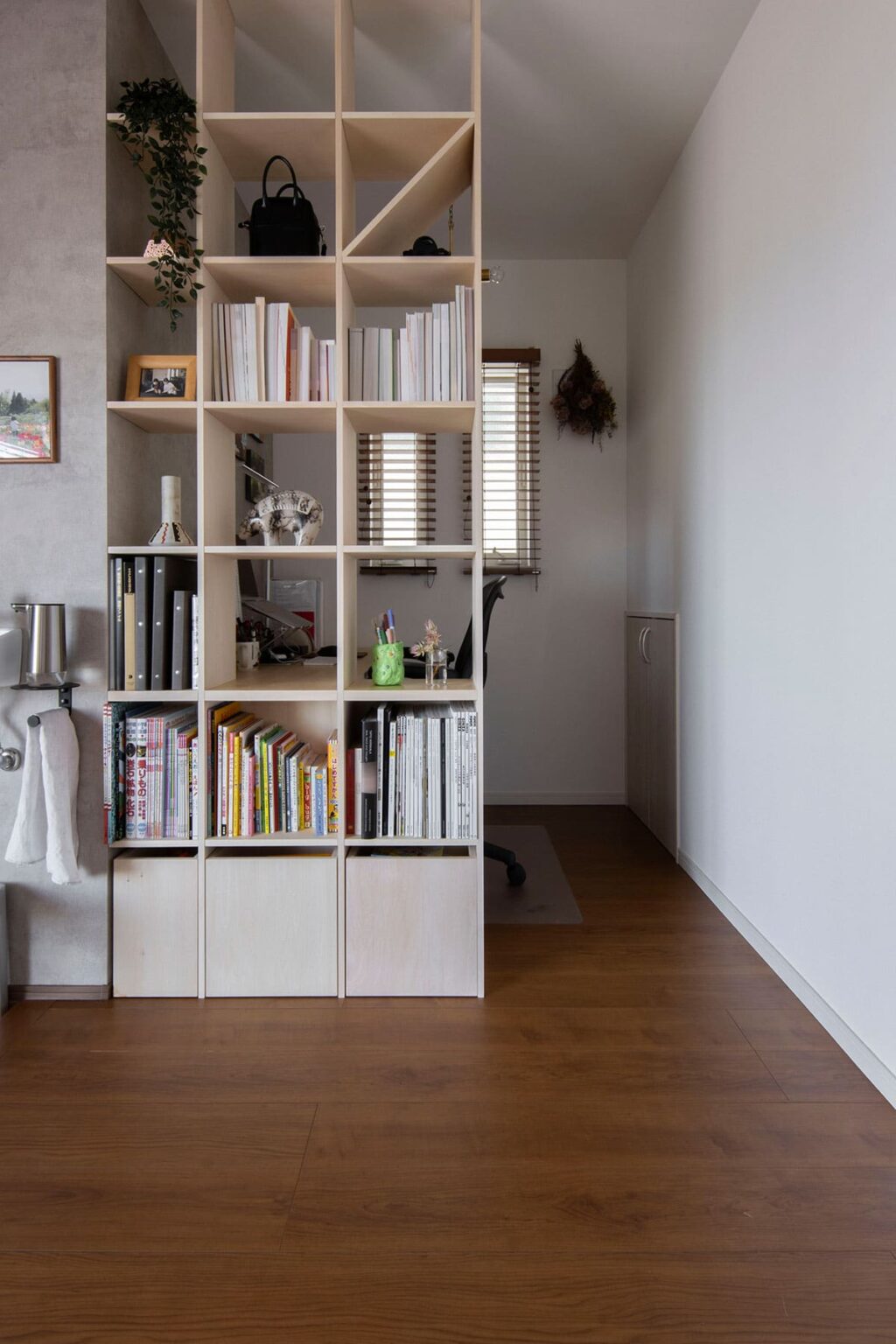 書斎リフォームの費用やレイアウト実例　収納本棚やミニ書斎の作り方もご紹介